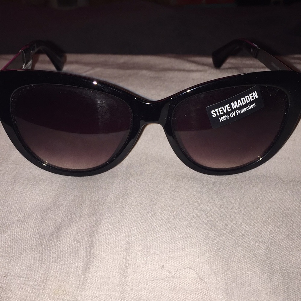 Steve Madden sunglasses. Little cat shape. Trendy